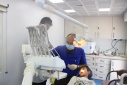 فعالیت کلینیک سیار دندانپزشکی معاونت بهداشتی دانشگاه علوم پزشکی اراک در روستای استوه شهرستان خنداب+ فیلم