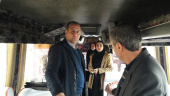 بازدید دکتر نظری معاون بهداشت و رئیس مرکز بهداشت استان مرکزی از اتوبوس ایدز بمناسبت هفته ملی اطلاع رسانی ایدز