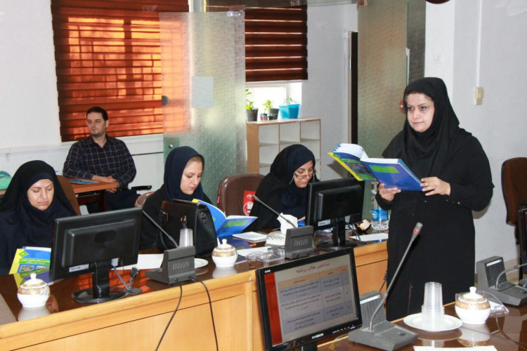 کارگاه مقابله با مخاطرات طبیعی(بلایا)ویژه رابطین، سالن اجتماعات مرکز بهداشت استان مرکزی،۲۶شهریورماه