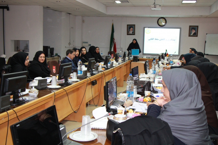 کارگاه پیشگیری و کاهش سقط ، سالن جلسات مرکز بهداشت استان ، ۲۶ آذر ماه