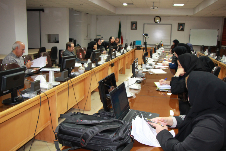 ششمین جلسه جمع بندی سفر معاون بهداشت وزیر بهداشت به استان مرکزی ، سالن جلسات مرکز بهداشت استان،   ۲۷ آذر ماه