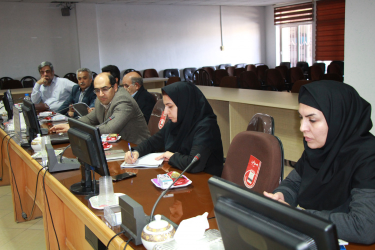 جلسه ابلاغ استانداردهای آزمایشگاه های پزشکی ، سالن جلسات مرکز بهداشت استان ، ۸ دی ماه