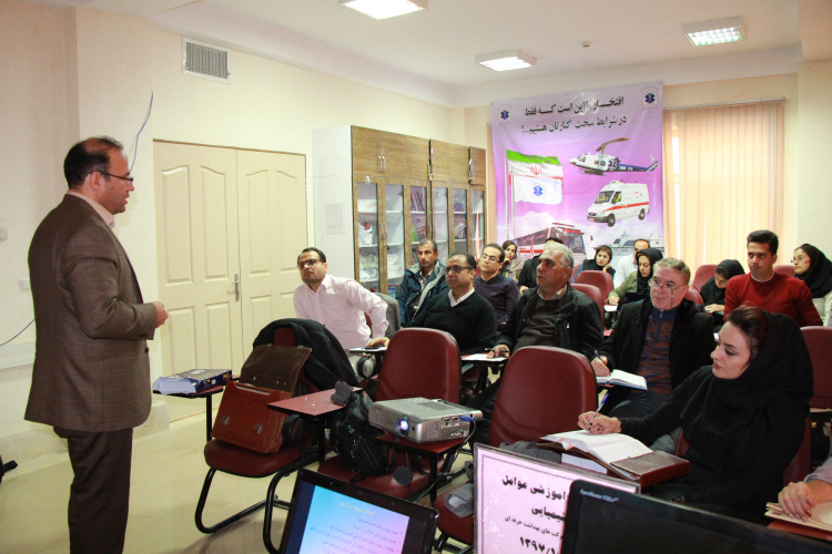 کارگاه آموزشی عوامل شیمیایی مسئولین فنی شرکت های بهداشت حرفه ای ، مرکز بهداشت استان مرکزی ، ۲۴ دی ماه