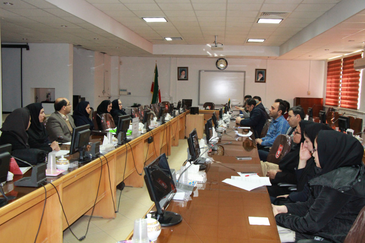 جلسه مدیریت بهره برداری از خدمات آزمایشگاهی ، سالن جلسات مرکز بهداشت استان مرکزی ، ۶ بهمن ماه