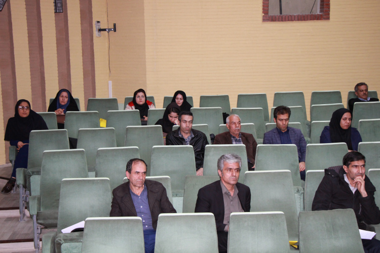 برگزاری دوره آموزشی مفاهیم و کلیات شناخت سوانح( ارزیابی خطر و اقدامات فاز  آمادگی)، سالن جلسات مرکز بهداشت استان مرکزی، ۲۹ بهمن ماه