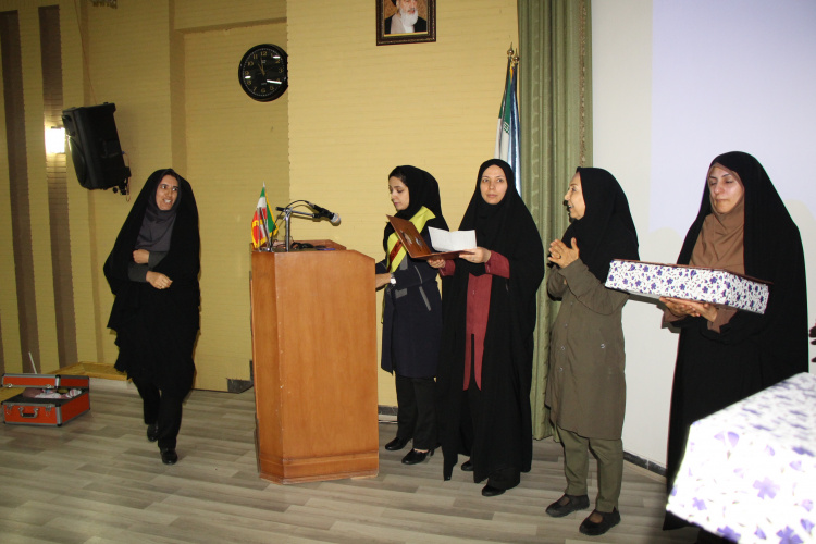 تقدیر و تشکر از همکاران موفق در اجرای برنامه تغذیه با شیر مادر، مرکز بهداشت استان مرکزی، ۱۲ مرداد ماه