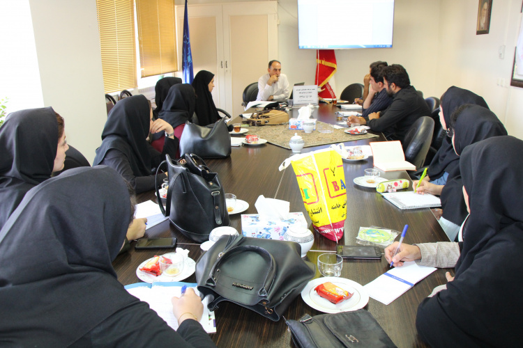 جلسه مرحله مقدماتی آموزش دستیاران دندانپزشک، سالن جلسات مرکز بهداشت استان مرکزی، ۱۶ مرداد ماه