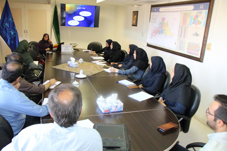 جلسه آموزشی ارزیابان آزمایشگاه ، مرکز بهداشت استان مرکزی، ۳۰ شهریور ماه