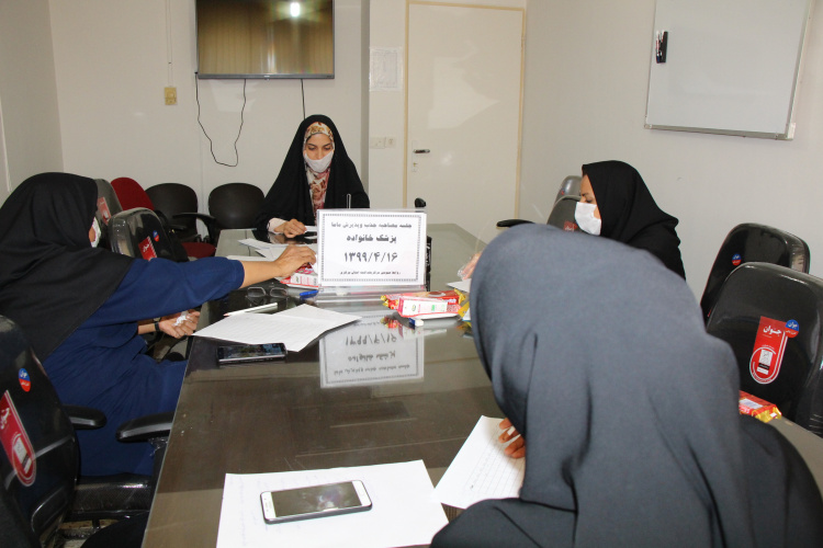 جلسه مصاحبه جذب و پذیرش ماما پزشک خانواده، سالن جلسات مرکز بهداشت استان مرکزی، ۱۶ تیر ماه