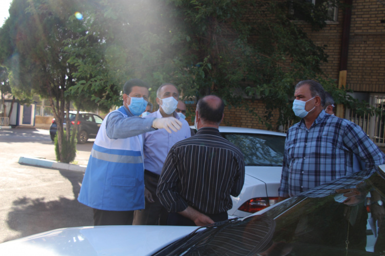 طرح تشدید بازرسی از اصناف در خصوص بررسی نحوه اجرای پروتکل های بهداشتی در راستای پیشگیری از انتشار ویروس کرونا با حضور کارشناس بهداشت محیط و حرفه‌ای مرکز بهداشت، شهرستان اراک، استان مرکزی، ۳۱ تیر ماه