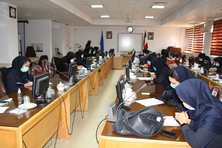 آزمون الکترونیکی خود مراقبتی سلامت روان، سالن جلسات مرکز بهداشت استان مرکزی،  ۲۳ آذر ماه