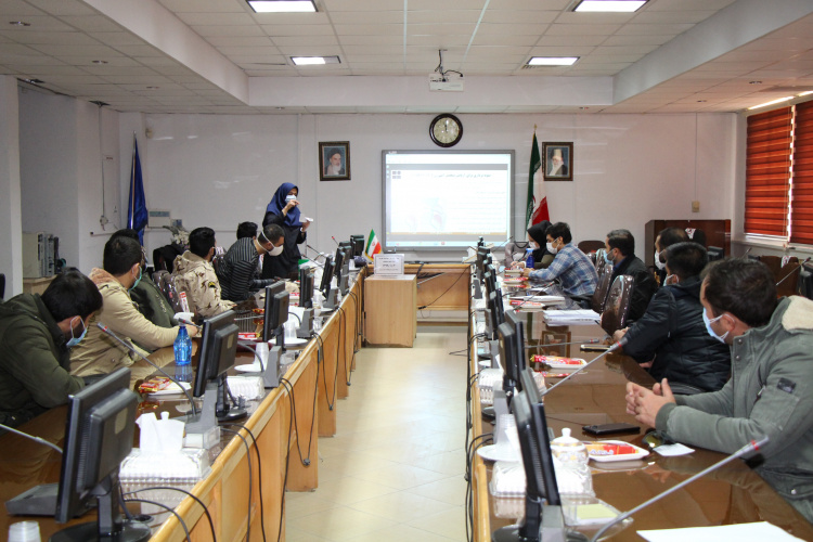 جلسه آموزش رپیدتست کرونا در راستای اجرای طرح حاج قاسم سلیمانی، سالن جلسات مرکز بهداشت استان مرکزی، ۴ بهمن ماه