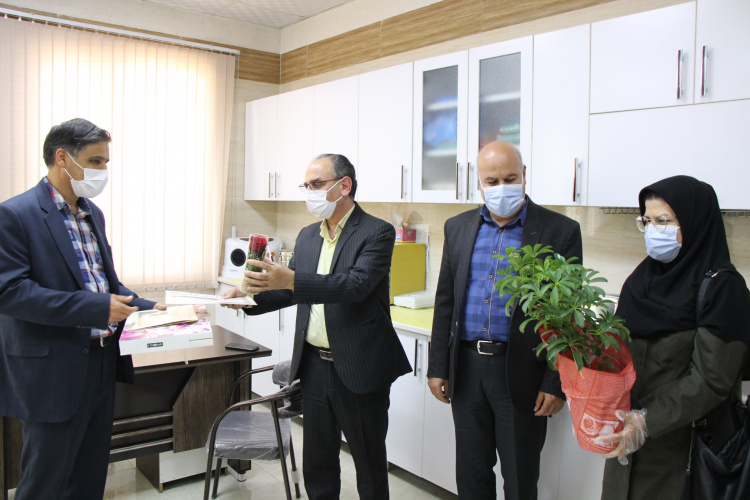 تقدیر و تشکر از دکتر عظیمی دندانپزشک مرکز خدمات جامع سلامت مالک آباد، ۲۳ فروردین ماه