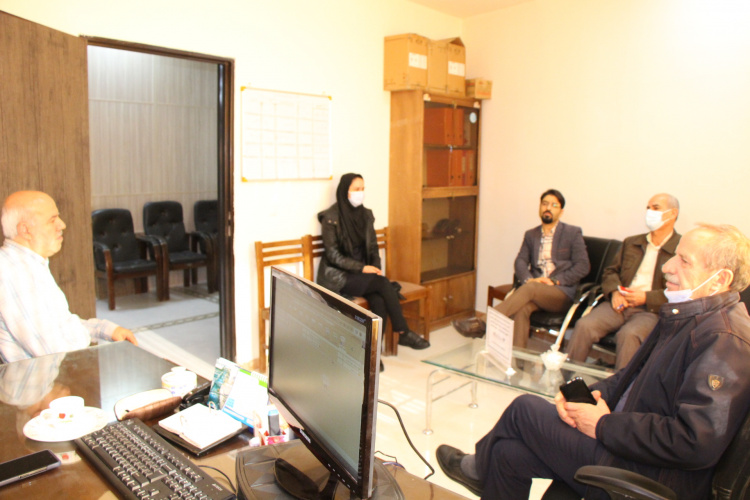 جلسه ارائه گزارش بازدید ناظر معاونت بهداشتی وزارت بهداشت در برنامه عملیاتی واکسیناسیون تکمیلی و بیماریابی سل در جمعیت پناهندگان، سالن جلسات مرکز بهداشت استان مرکزی، ۱۳ دی ماه