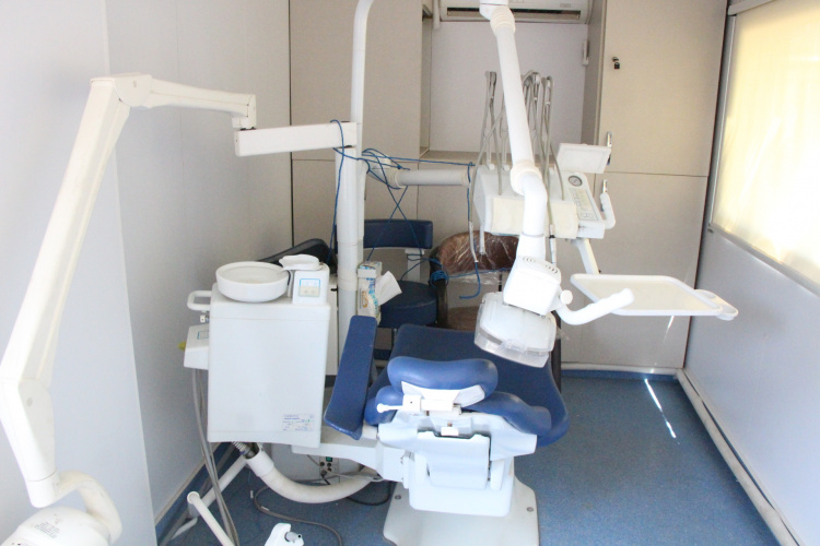 فعالیت کلینیک سیار دندانپزشکی معاونت بهداشتی دانشگاه علوم پزشکی اراک در روستای استوه+ فیلم