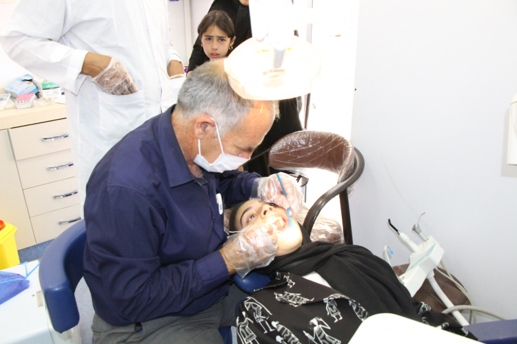 فعالیت کلینیک سیار دندانپزشکی معاونت بهداشتی دانشگاه علوم پزشکی اراک در روستای ایجان شهرستان خنداب