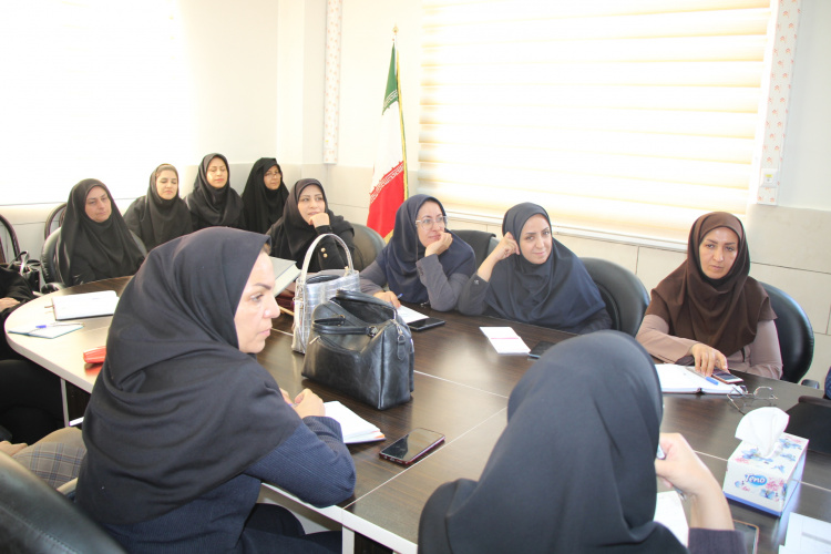 دوره آموزشی  "فرزندآوری و فواید بارداری "