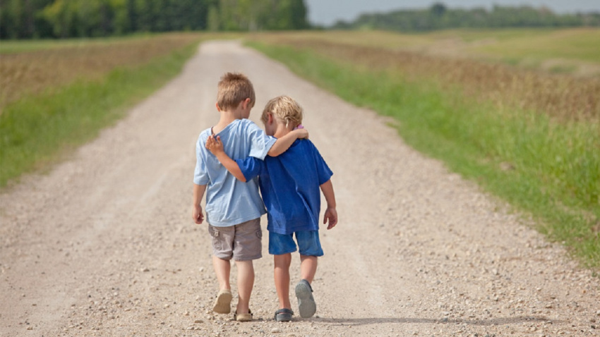 اهمیت دوست یابی در دوران کودکی