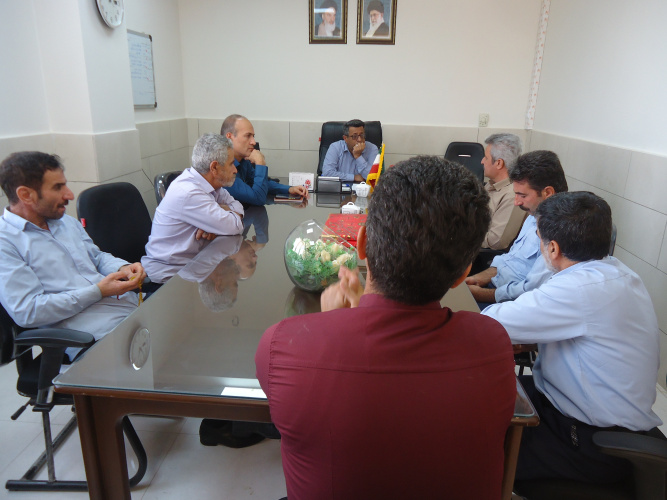 نشست سرپرست معاونت بهداشتی با همکاران خدمات و نقلیه معاونت بهداشت