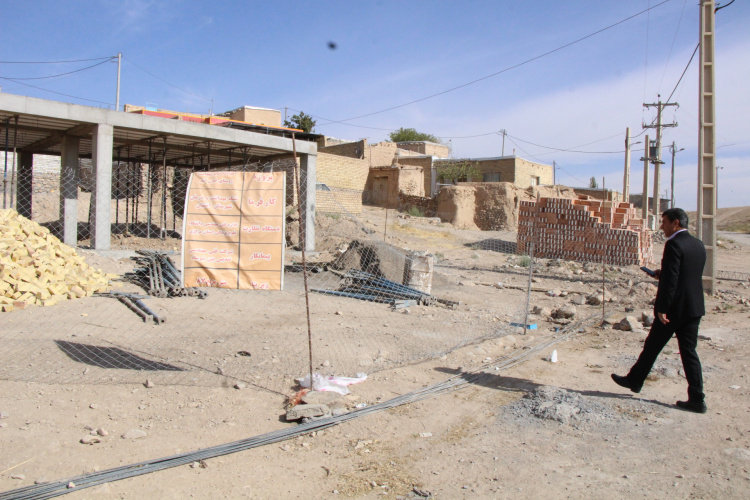 بازدید معاون اجرایی مرکز بهداشت استان مرکزی از پروژه در حال ساخت خانه بهداشت فیض آباد شهرستان آشتیان