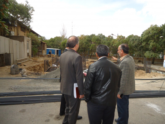 بازدید سرپرست معاونت بهداشتی، معاون اجرایی و مدیر گروه گسترش شبکه مرکز بهداشت استان مرکزی از پروژه در حال ساخت پایگاه سلامت شماره یک اراک