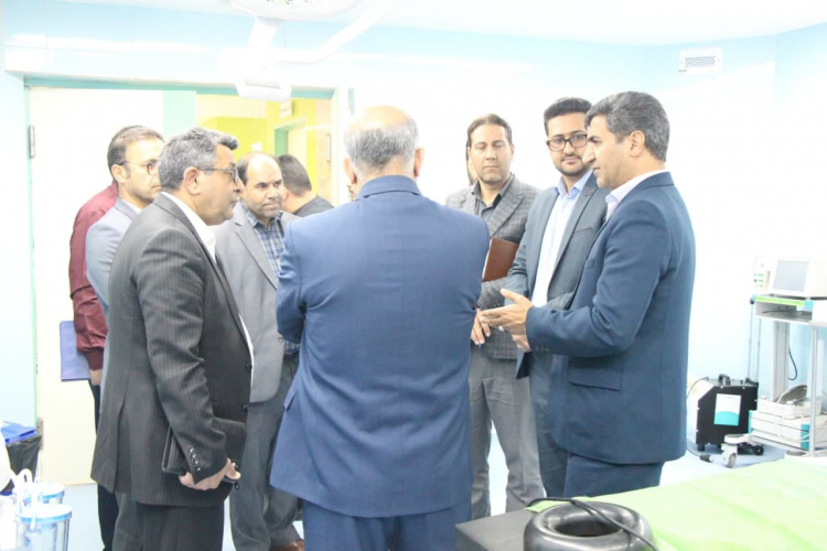 بازدید سرپرست معاونت بهداشتی از اتاق عمل بیمارستان مهر خنداب