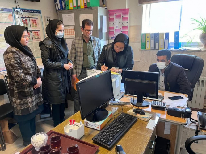 بازدید ناظران معاونت بهداشتی از شبکه بهداشت و مرکز خدمات جامع سلامت زینب کبری(س) شهرستان آشتیان انجام شد