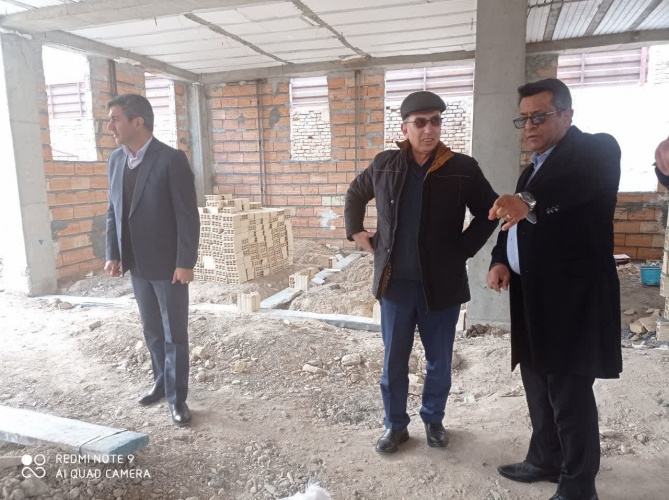 معاون بهداشتی دانشگاه علوم پزشکی اراک  از پروژه در حال احداث پایگاه سلامت ارسطو بازدید بعمل اورد