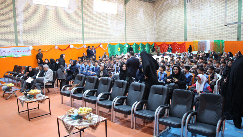 مراسم نواختن زنگ سلامت مدرسه