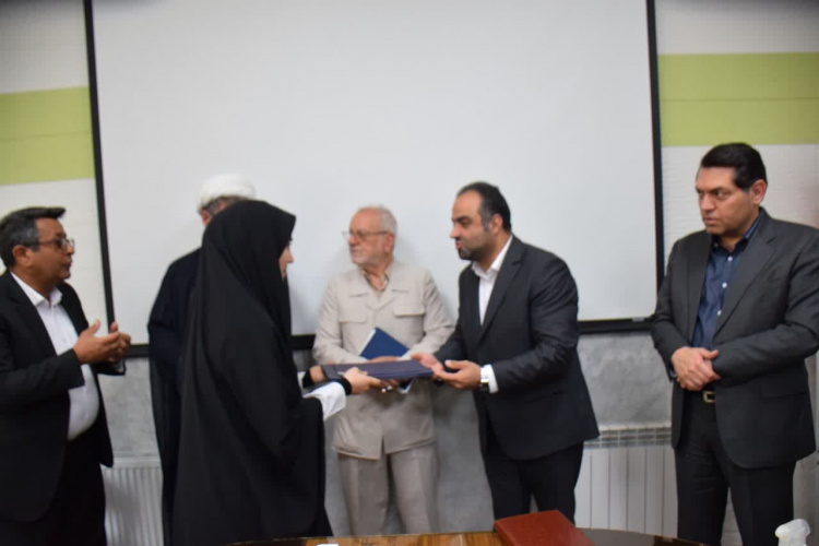 تقدیر ریاست دانشگاه علوم پزشکی اراک از پرسنل مرکز بهداشت شهرستان محلات