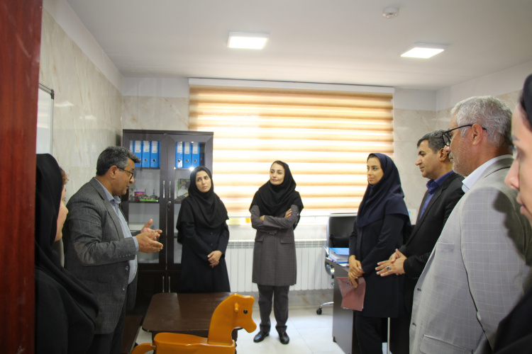 بازدید نماینده دفتر سلامت روان وزارت بهداشت از مرکز سراج شهر اراک