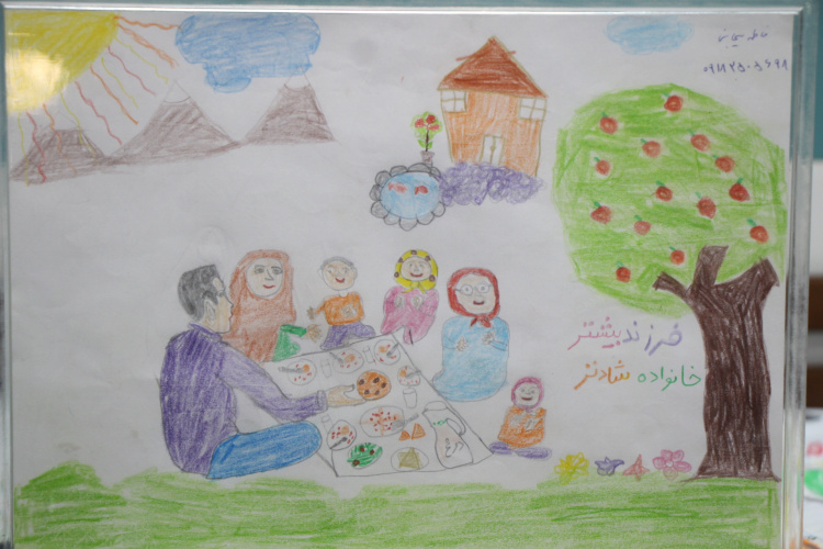 اهدای جوایز سفیران جوانی جمعیت توسط معاونت بهداشت استان