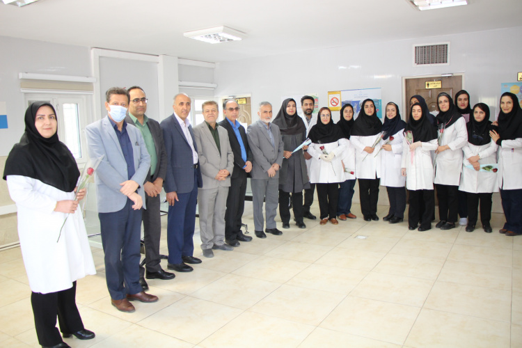 تقدیر از سفیدپوشان آزمایشگاه مرکزی و آزمایشگاه تشخیص درمانی سل معاونت بهداشت به مناسبت روز علوم آزمایشگاهی