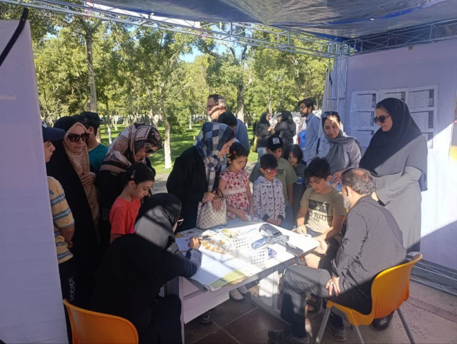 برپایی سه غرفه سلامت در همایش بزرگ شهر پویا با همکاری مرکز بهداشت شهرستان و معاونت بهداشت دانشگاه علوم پزشکی اراک