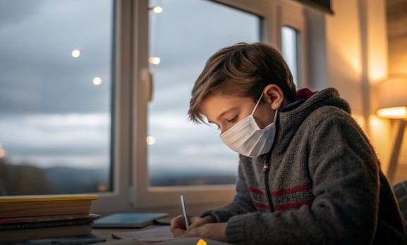 دانش‌آموزان دارای بیماری آنفولانزا در خانه بمانند